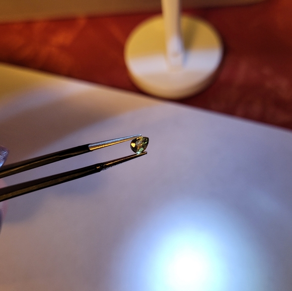 Natural Rare Green Sapphire Pear Cut .12ctw VS - Picture 6 of 6